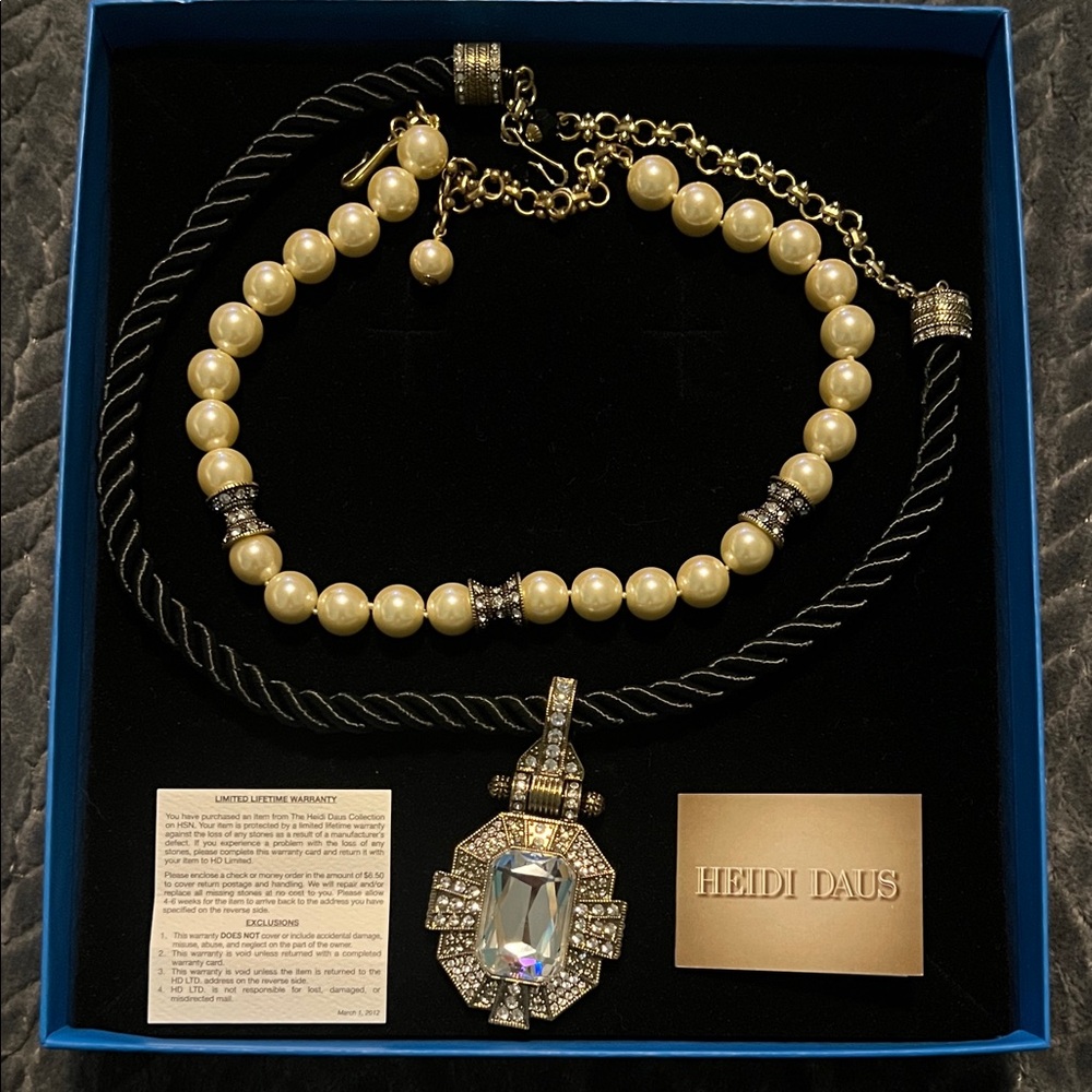 Heidi Daus Crystal Medallion
Simulated Pearl & Black Rope
Necklace Vtg 3 Pc Set